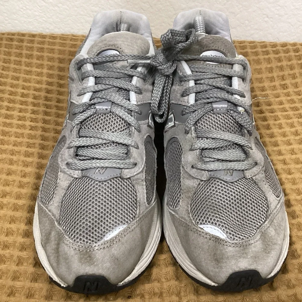New Balance 2002R Mens Sz 9.5 Marblehead Grey Suede Running Shoes ML2002RC